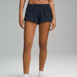 Lululemon Hotty Hot Low-Rise Lined Short 2.5"